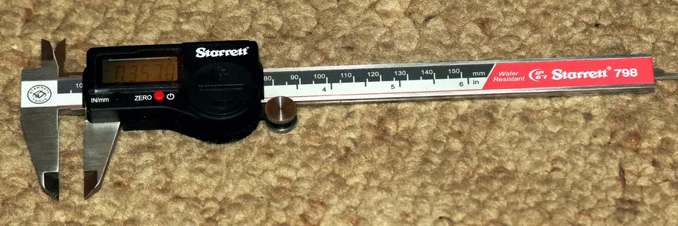 測定ジョーを備えたデジタルノギス