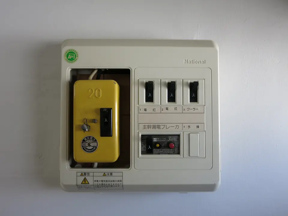 操作レバーを備えた配線用遮断器
