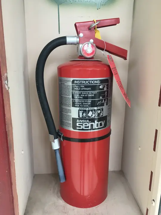 携帯型の消火器